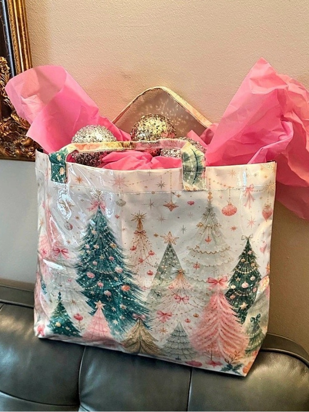 PVC-Wrapped canvas NWOT 🎄 winter wonderland Tote White & Pink w ornaments - Picture 6 of 7